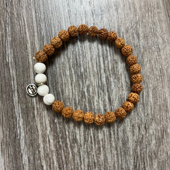 MALA COLLECTIVE • Peace Bracelet • Howlite, Rudraksha and Silver - Picture 5 of 8